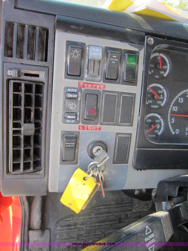 image for item E8054 2002 Freightliner FL60 oil distributor truck