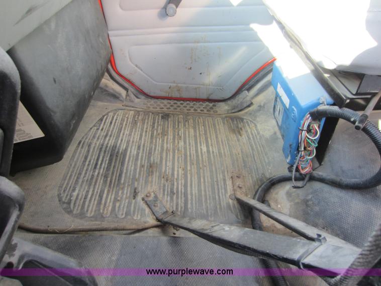 image for item E8054 2002 Freightliner FL60 oil distributor truck