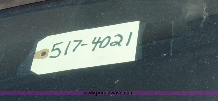 image for item E8054 2002 Freightliner FL60 oil distributor truck