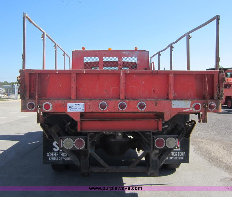 image for item E8060 1993 International 4900 stake bed truck