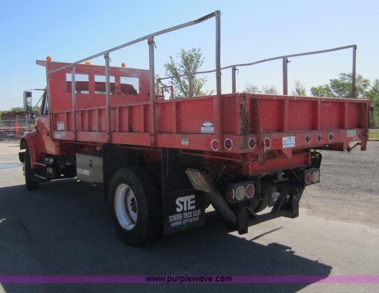 image for item E8060 1993 International 4900 stake bed truck