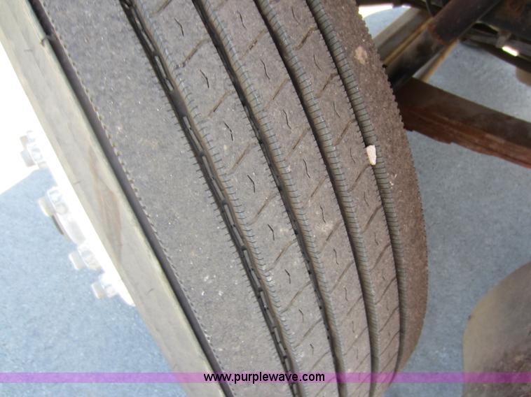 image for item E8060 1993 International 4900 stake bed truck