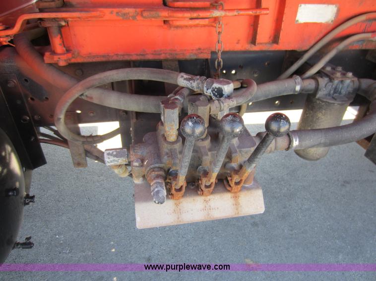 image for item E8060 1993 International 4900 stake bed truck