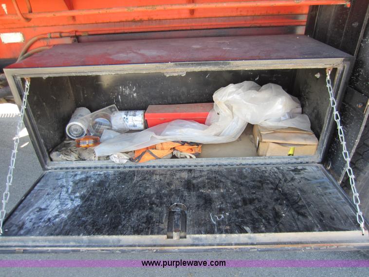 image for item E8060 1993 International 4900 stake bed truck