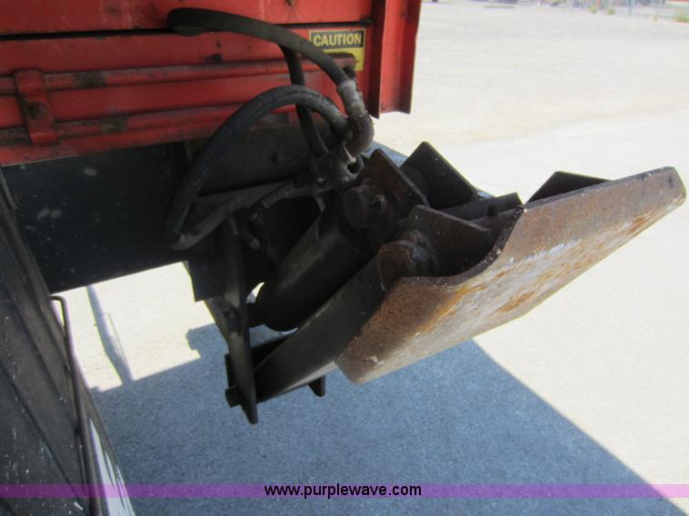 image for item E8060 1993 International 4900 stake bed truck