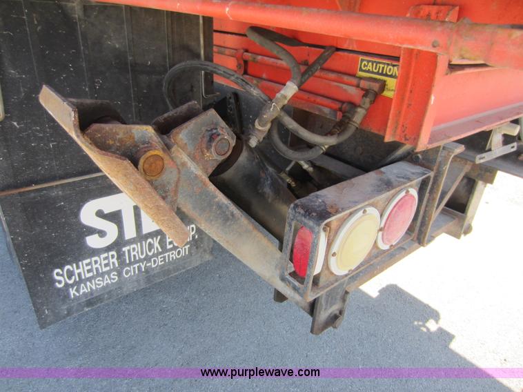 image for item E8060 1993 International 4900 stake bed truck