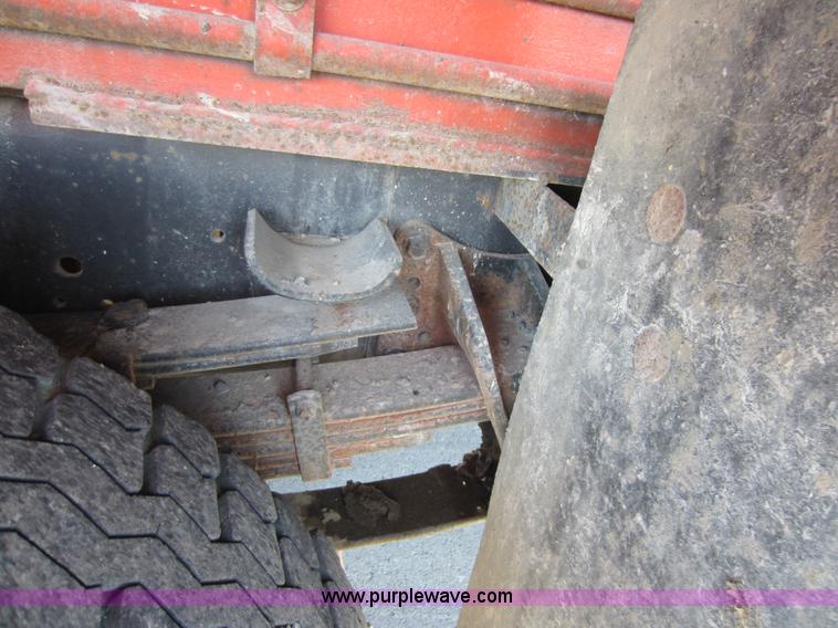 image for item E8060 1993 International 4900 stake bed truck