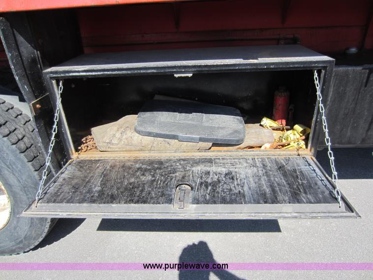 image for item E8060 1993 International 4900 stake bed truck