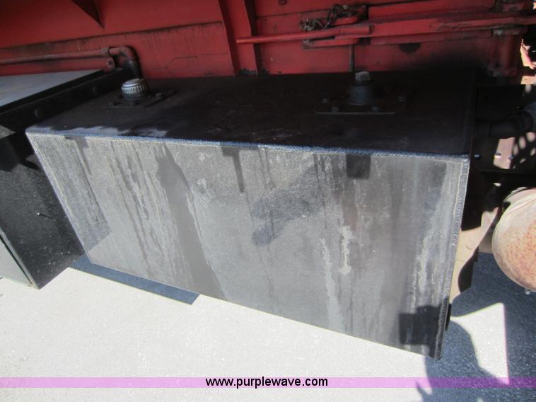 image for item E8060 1993 International 4900 stake bed truck