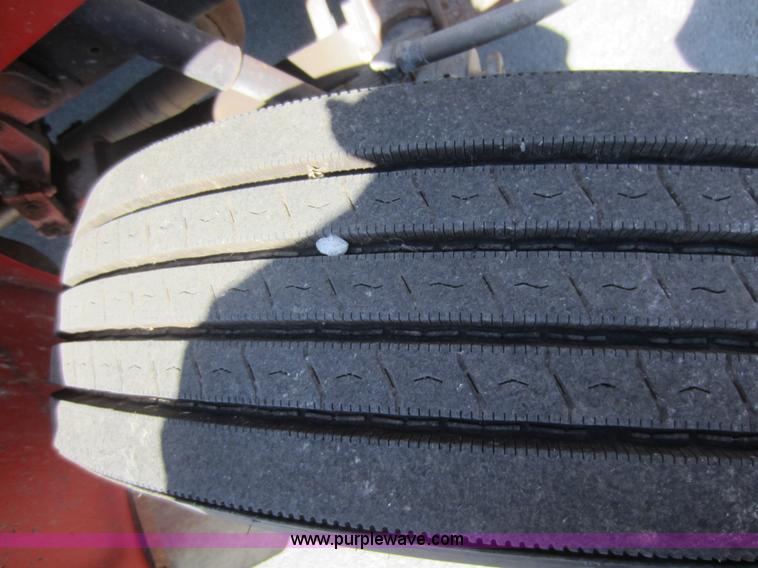 image for item E8060 1993 International 4900 stake bed truck