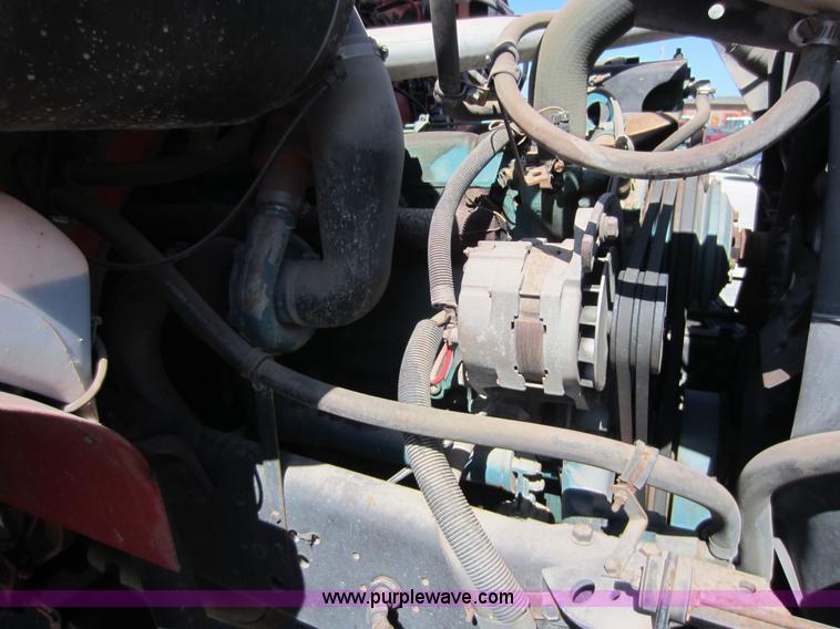 image for item E8060 1993 International 4900 stake bed truck