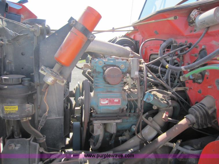 image for item E8060 1993 International 4900 stake bed truck