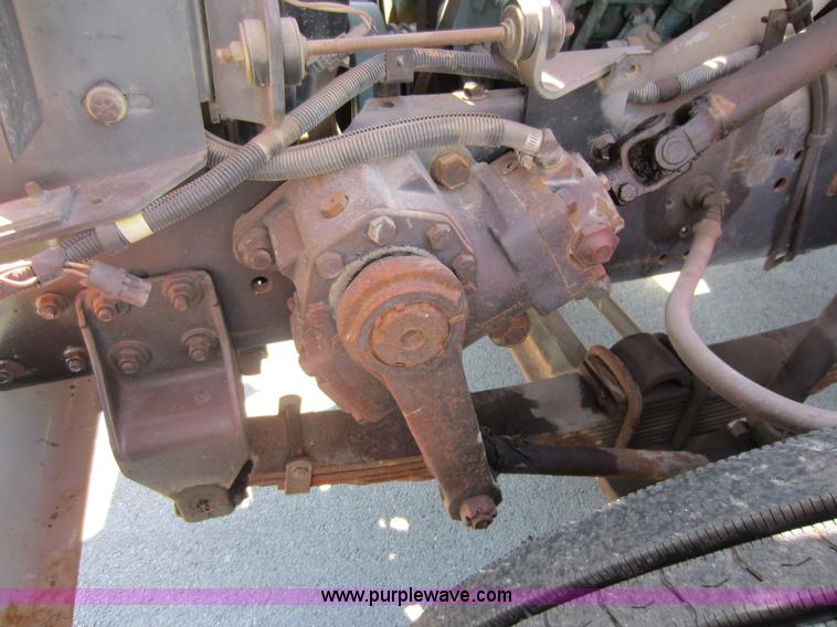 image for item E8060 1993 International 4900 stake bed truck