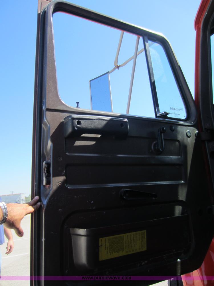 image for item E8060 1993 International 4900 stake bed truck