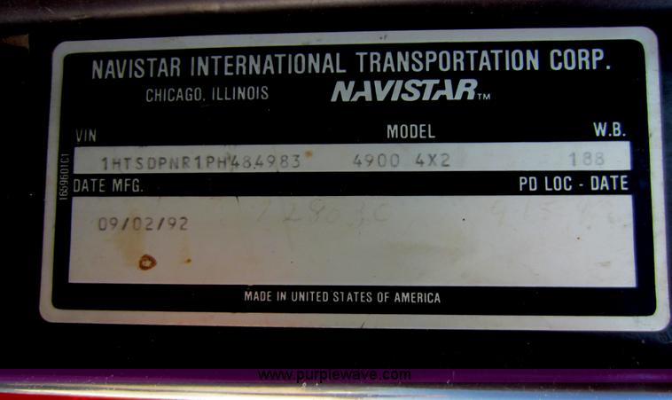 image for item E8060 1993 International 4900 stake bed truck