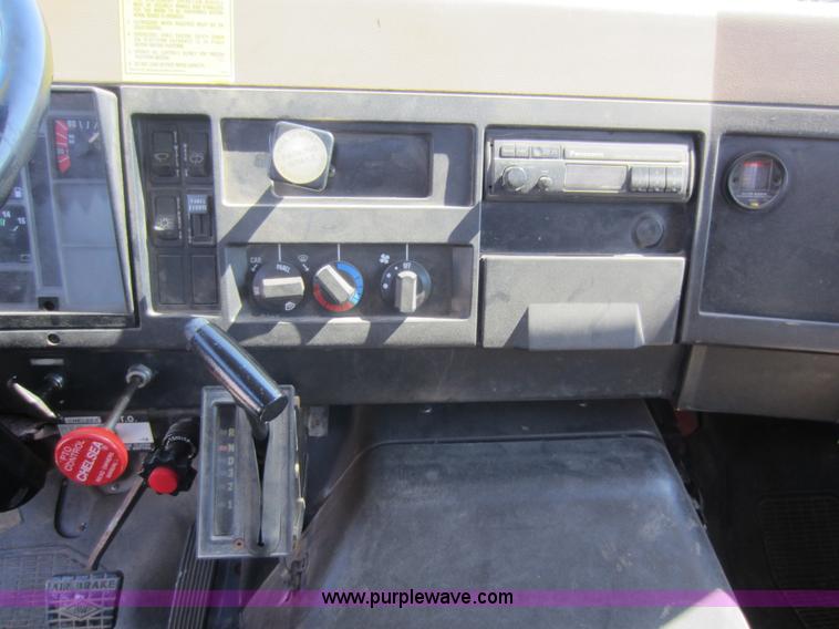 image for item E8060 1993 International 4900 stake bed truck