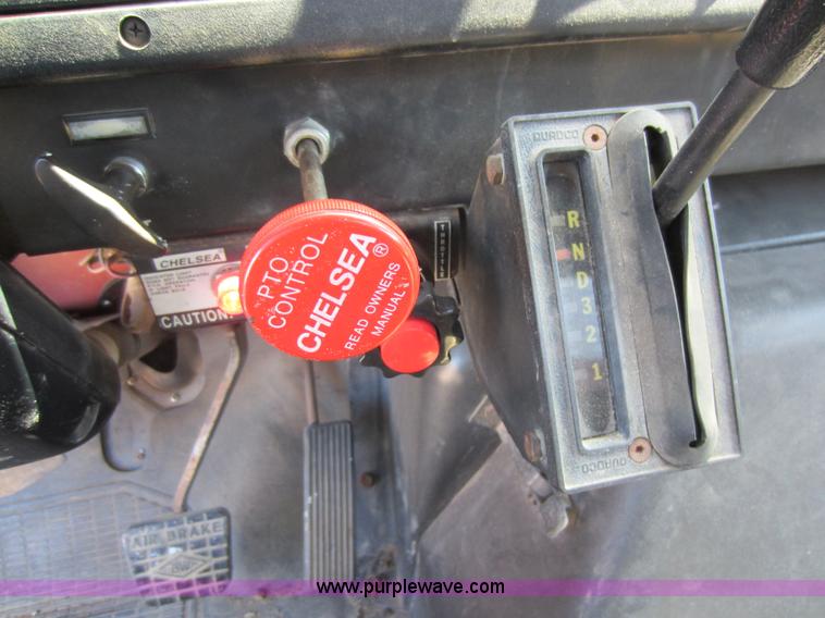 image for item E8060 1993 International 4900 stake bed truck