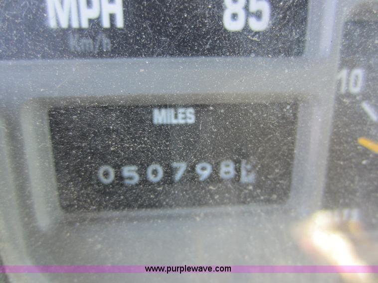 image for item E8060 1993 International 4900 stake bed truck