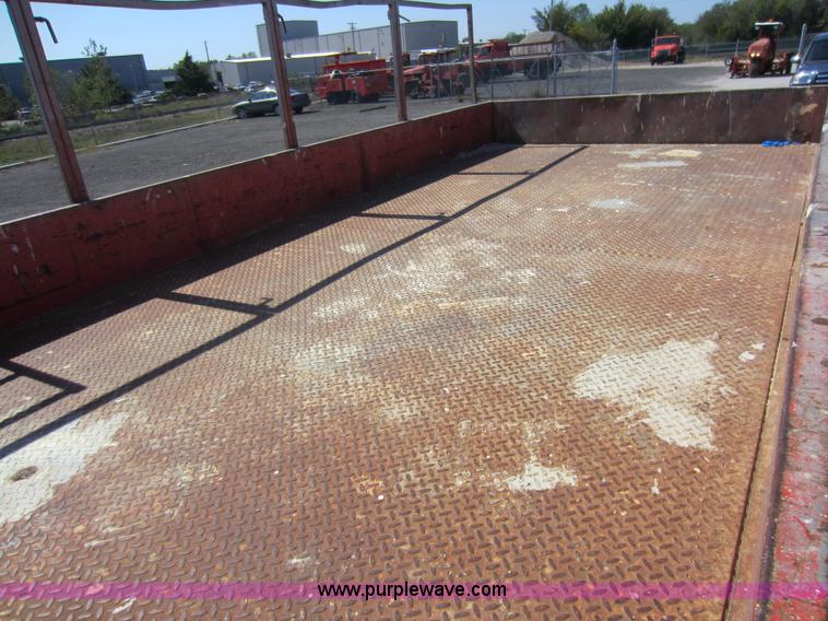 image for item E8060 1993 International 4900 stake bed truck