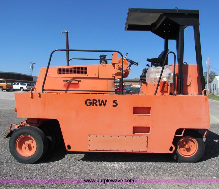 image for item E8065 1995 Hamm GRW5 pneumatic roller