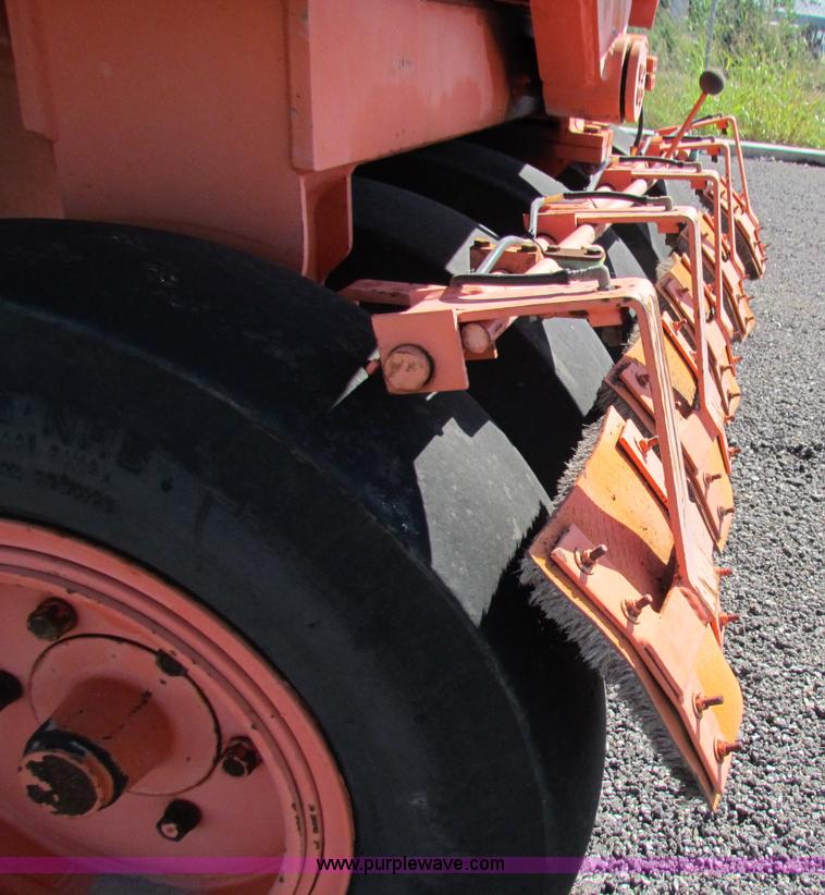 image for item E8065 1995 Hamm GRW5 pneumatic roller