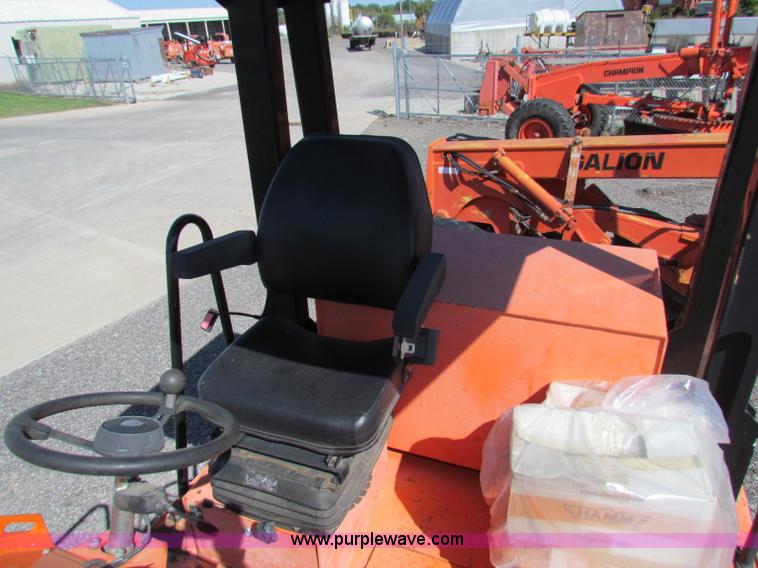 image for item E8065 1995 Hamm GRW5 pneumatic roller