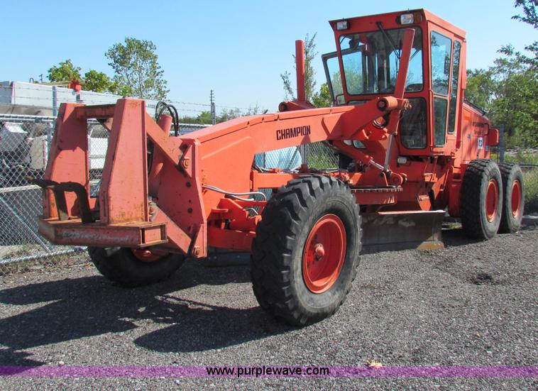 image for item E8069 1995 Champion 710A motor grader