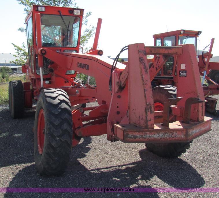 image for item E8069 1995 Champion 710A motor grader