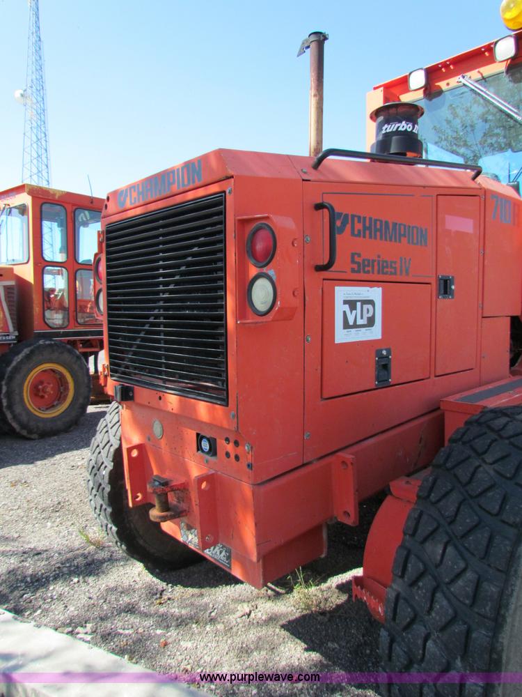 image for item E8069 1995 Champion 710A motor grader