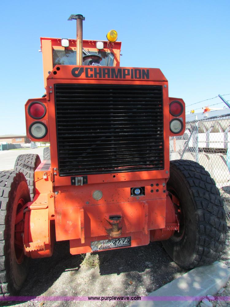 image for item E8069 1995 Champion 710A motor grader