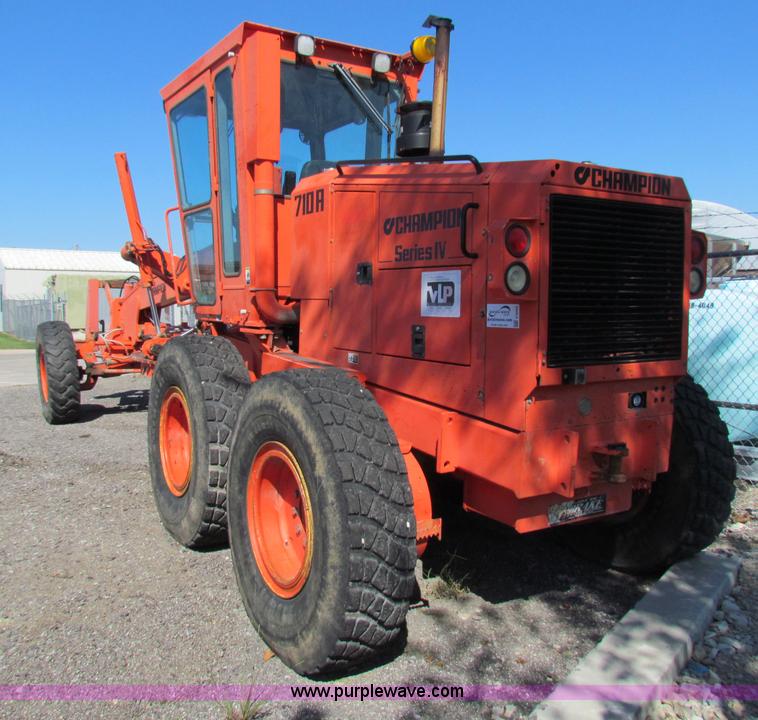 image for item E8069 1995 Champion 710A motor grader