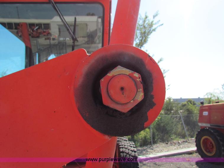 image for item E8069 1995 Champion 710A motor grader