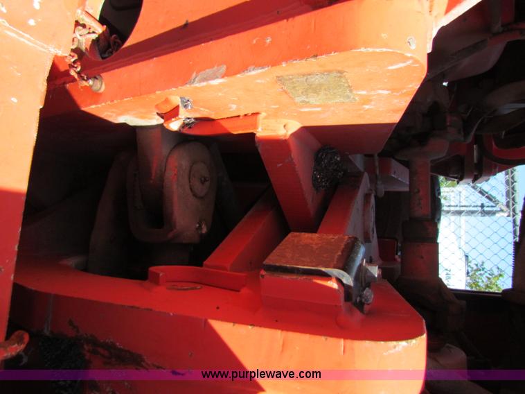 image for item E8069 1995 Champion 710A motor grader