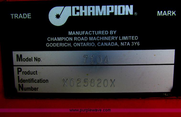 image for item E8069 1995 Champion 710A motor grader