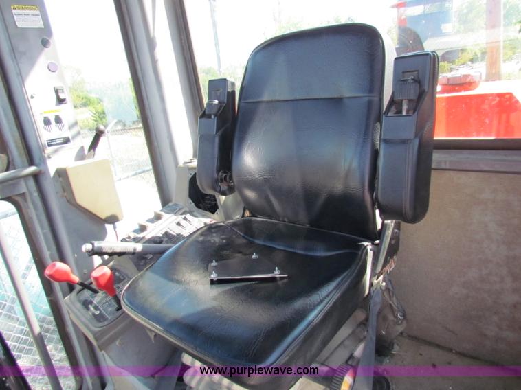 image for item E8069 1995 Champion 710A motor grader