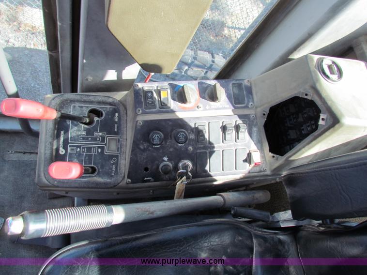 image for item E8069 1995 Champion 710A motor grader