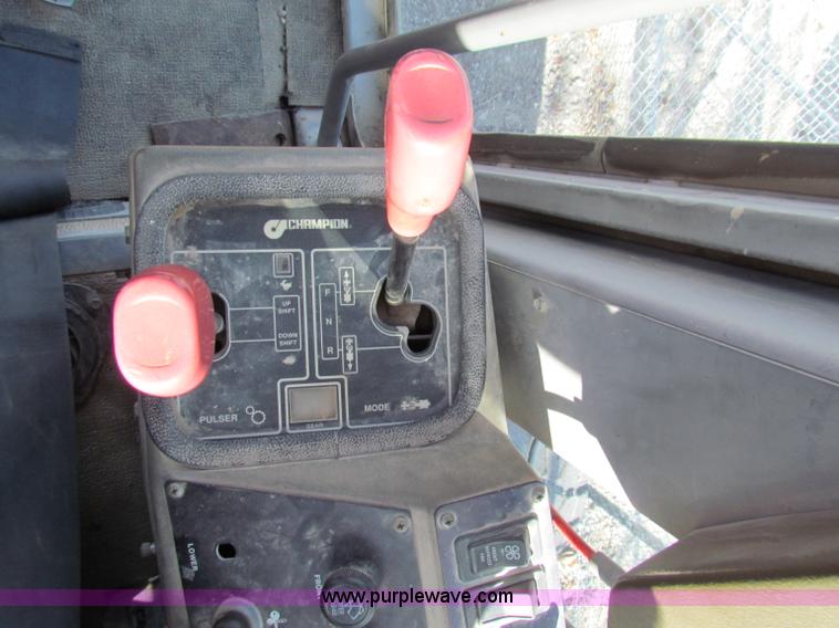 image for item E8069 1995 Champion 710A motor grader