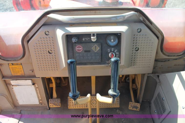 image for item F6143 1991 John Deere 555G crawler loader