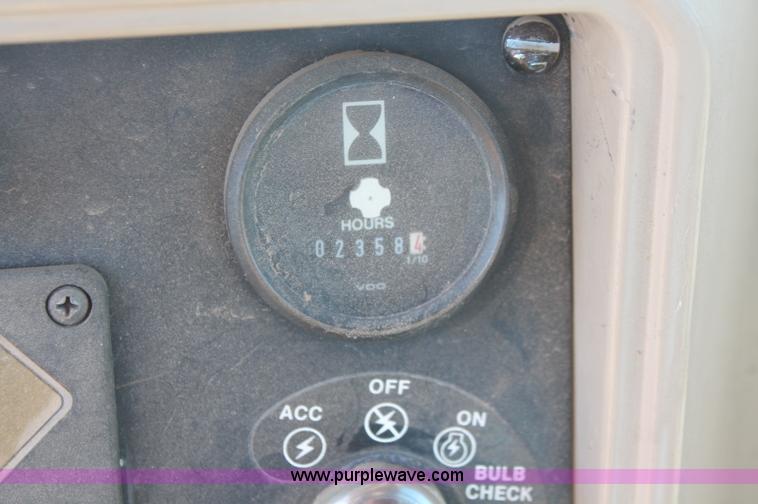 image for item F6143 1991 John Deere 555G crawler loader