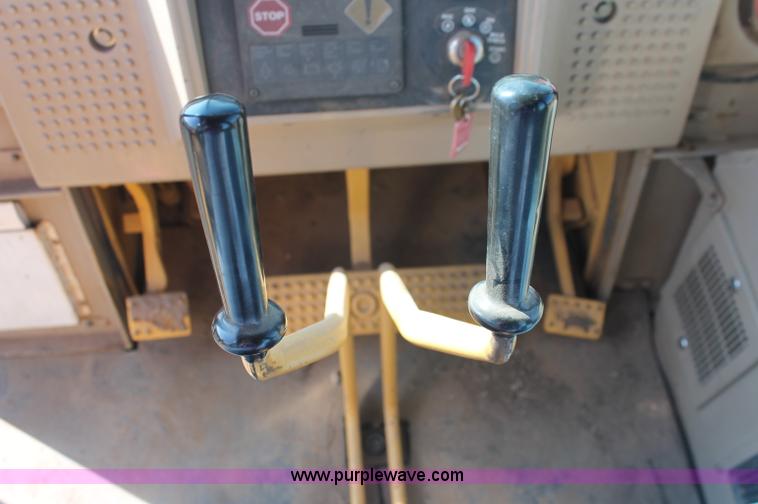 image for item F6143 1991 John Deere 555G crawler loader