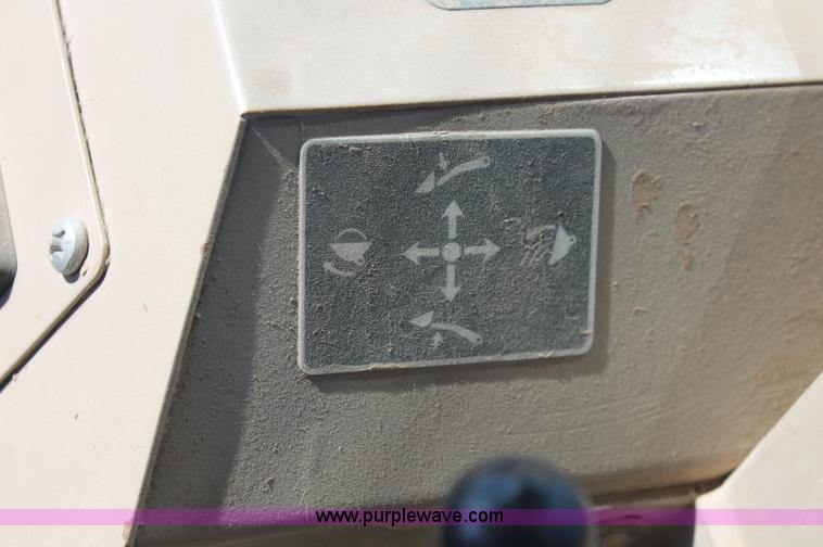 image for item F6143 1991 John Deere 555G crawler loader