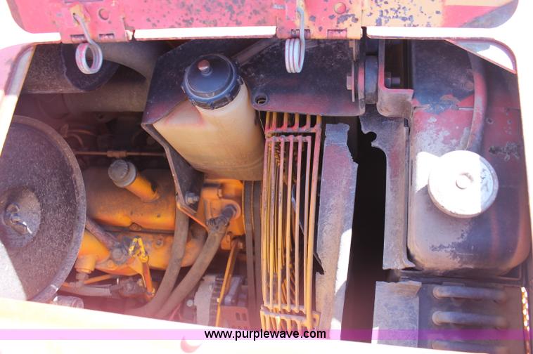 image for item F6143 1991 John Deere 555G crawler loader