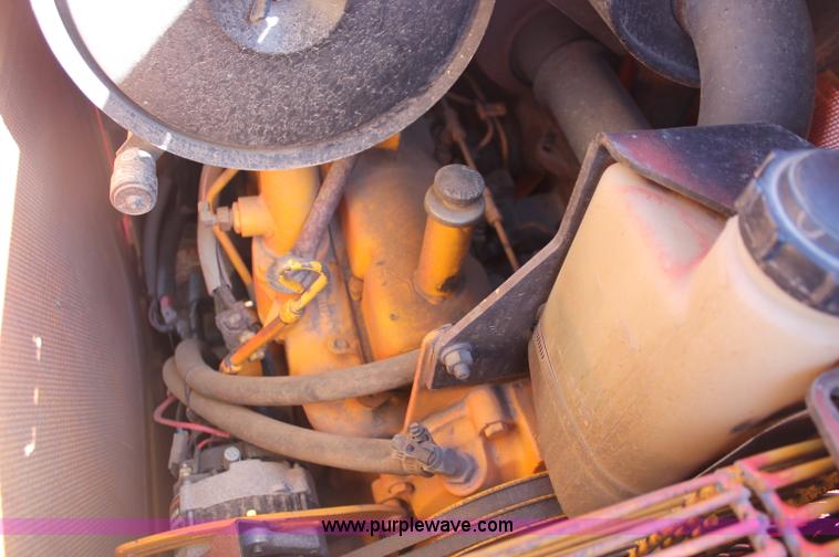 image for item F6143 1991 John Deere 555G crawler loader