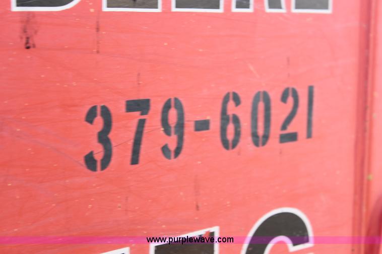 image for item F6143 1991 John Deere 555G crawler loader