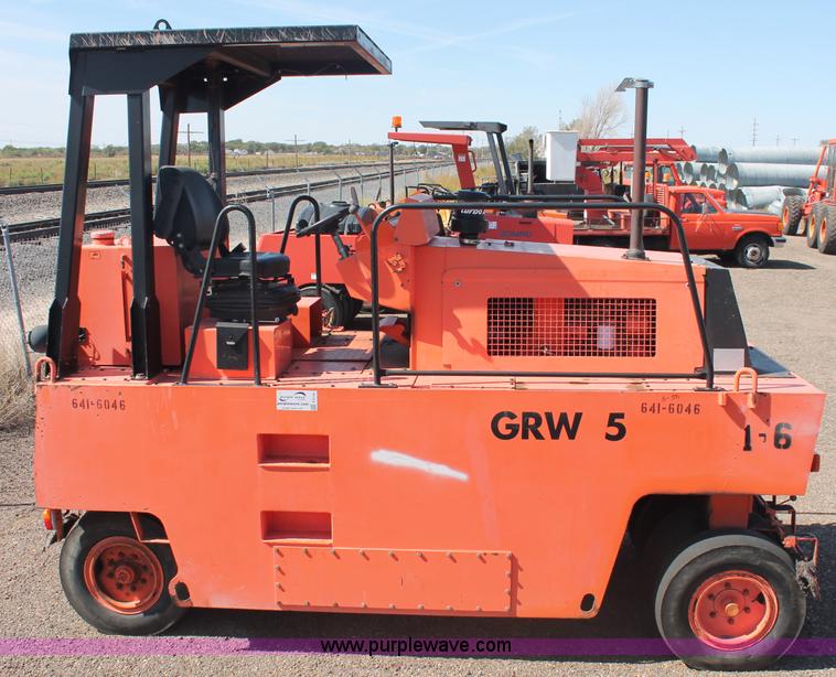 image for item F6149 1995 Hamm GRW5 pneumatic roller