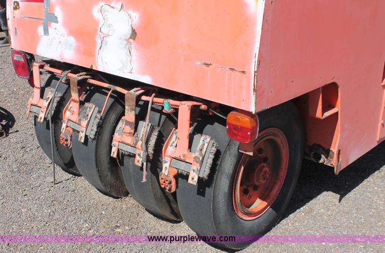 image for item F6149 1995 Hamm GRW5 pneumatic roller