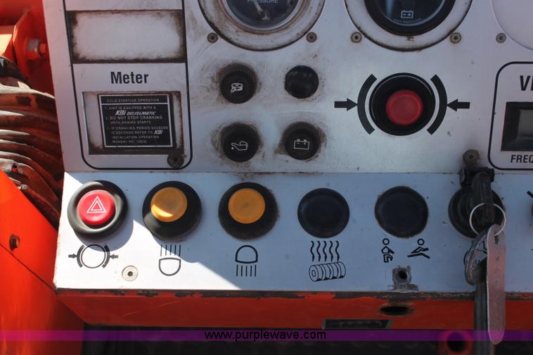 image for item F6152 1993 Hamm DV6K combination roller