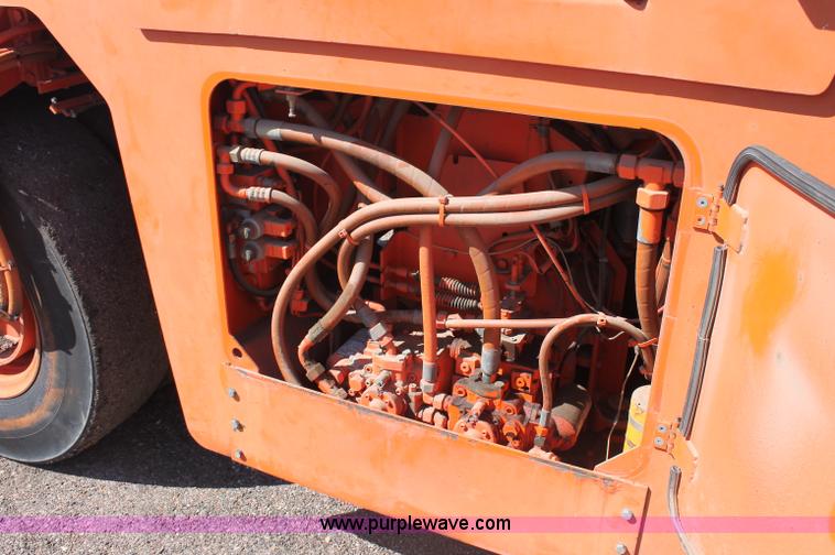 image for item F6152 1993 Hamm DV6K combination roller