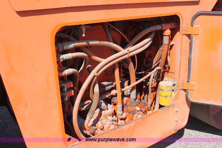 image for item F6152 1993 Hamm DV6K combination roller