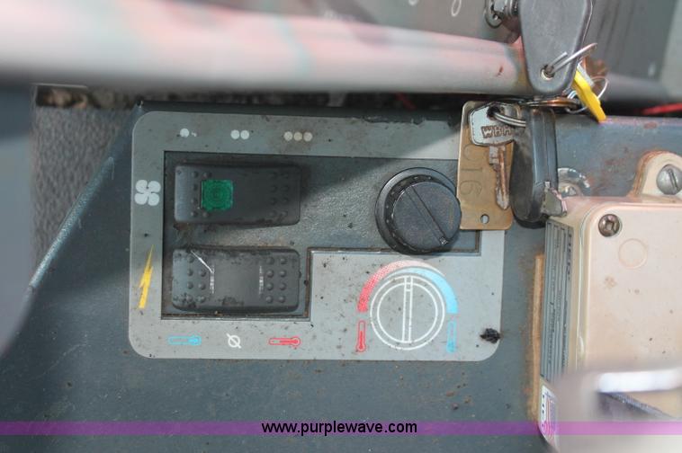 image for item F6156 1996 Galion 830B motor grader